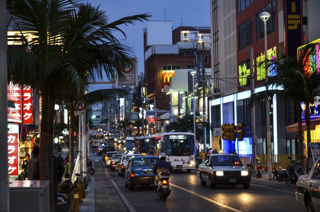 Wandering along this popular shopping strip is an adventure as it’s packed with quirky souvenir shops, funky street vendors, and a slew of neighborhood joints to drink, dine, and unwind.